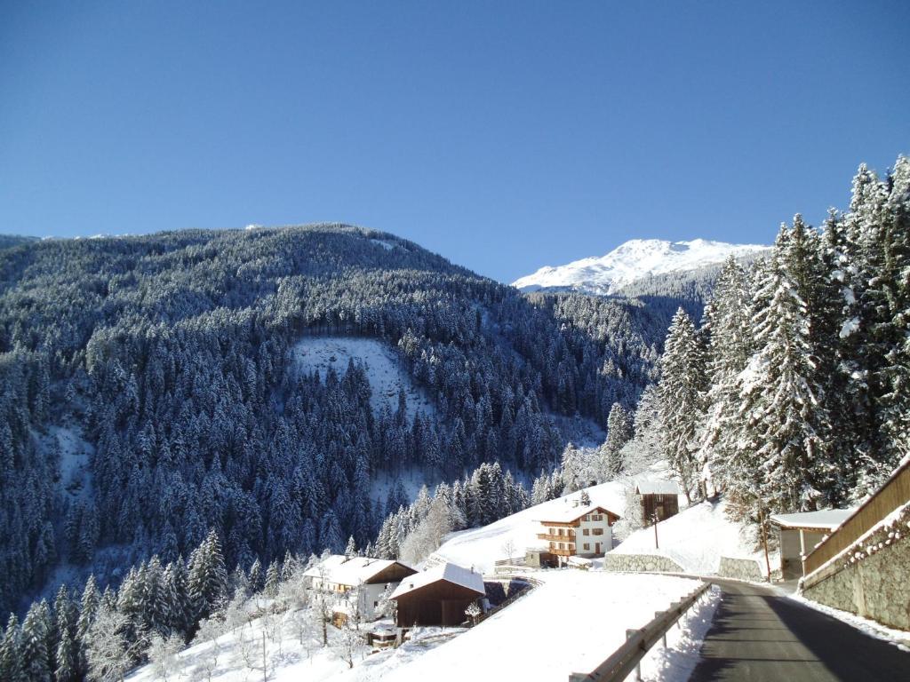 Hotel Gästehaus Rieser Ried im Zillertal Zimmer foto